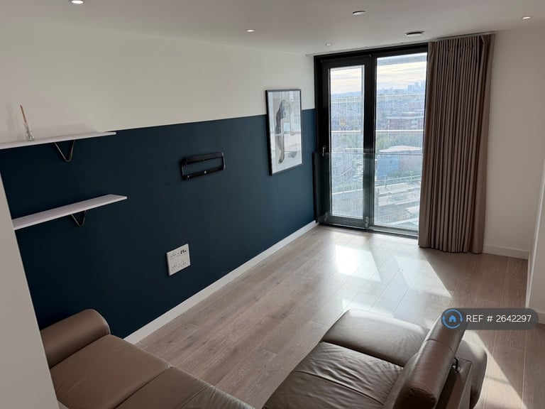 2 bedroom flat in City North East Tower, London, N4 (2 bed) (#2642297)