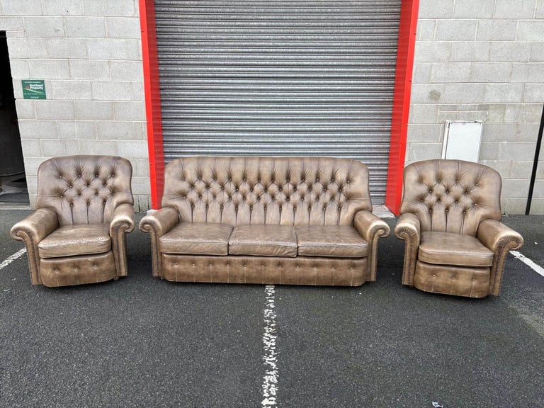 Chesterfield Style Leather 3 Seater Sofa and 2 Chairs 
