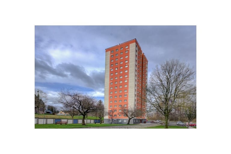 * Available to Rent - DUMBARTON - 2-BED FLAT - UNFURNISHED *