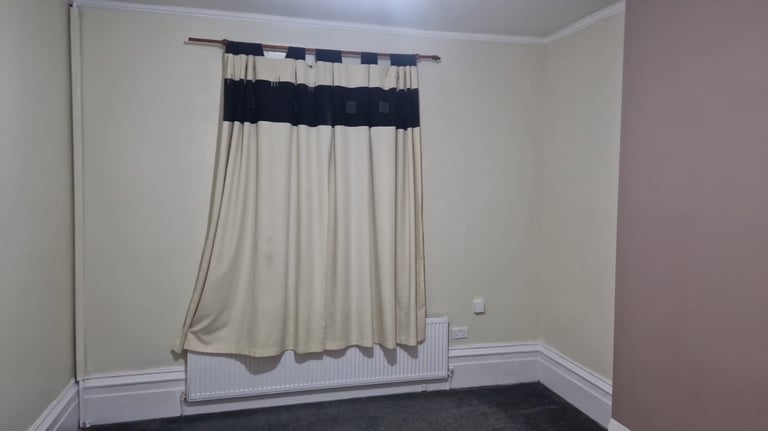 2 bed flat , separate kitchen , 1 seperate toilet and 2 very spacious rooms 