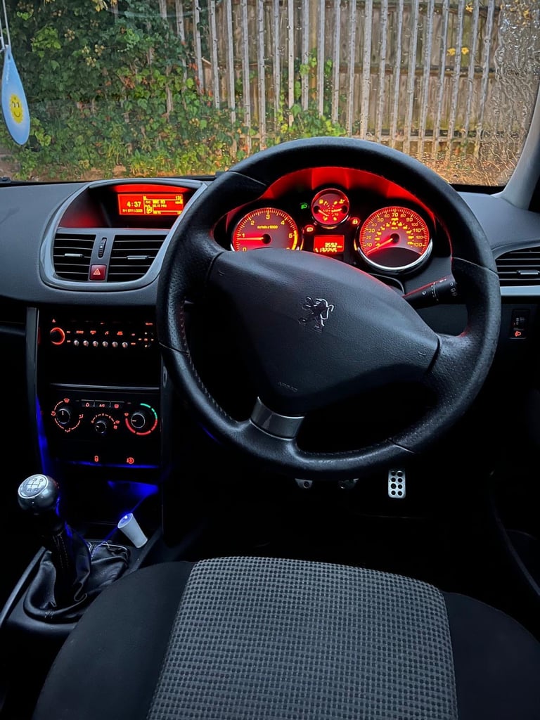 Peugeot, 207, Hatchback, 2010, Manual, 1560 (cc), 5 doors