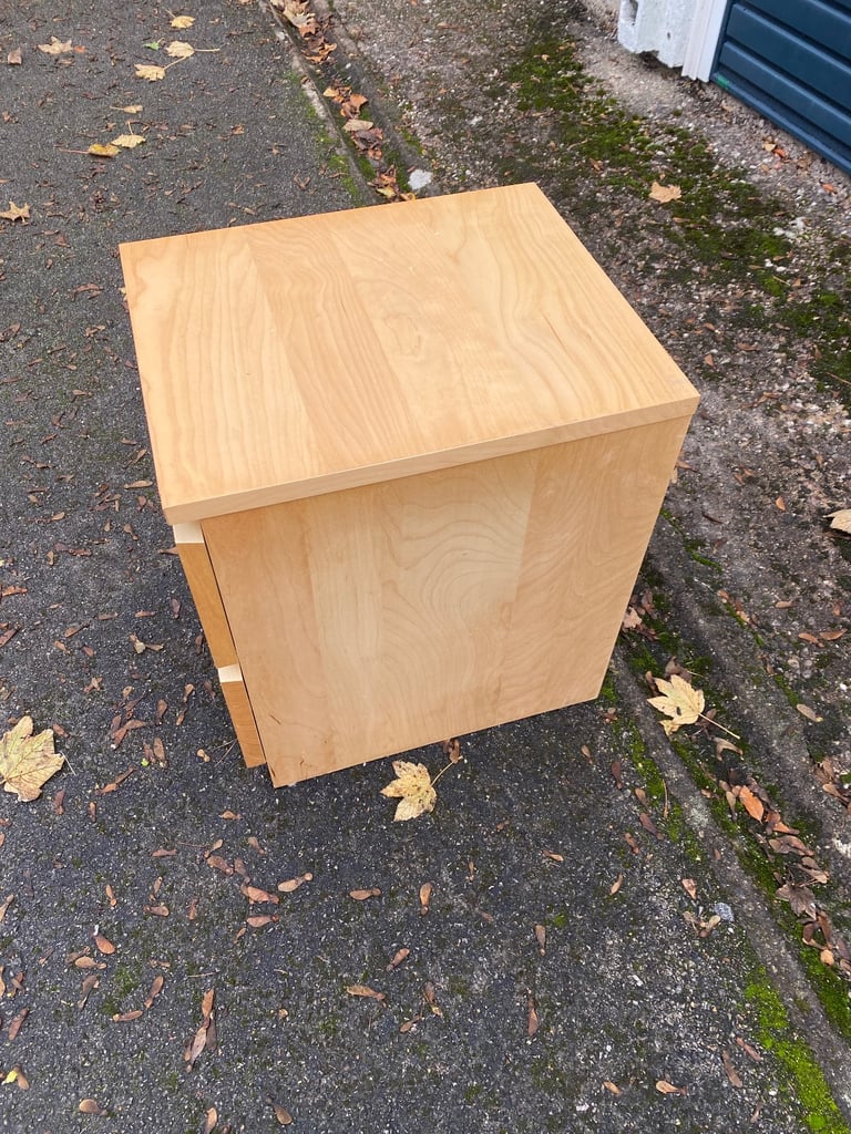 BEDSIDE TABLE FOR SALE 