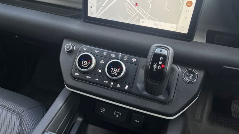 2022 Land Rover Defender Diesel Estate 3.0 D250 X-Dynamic SE 90 3dr Auto SUV Diesel Automatic