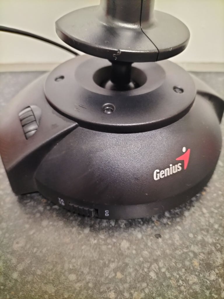 Genius Max fighter F-16 au USB, good condition 