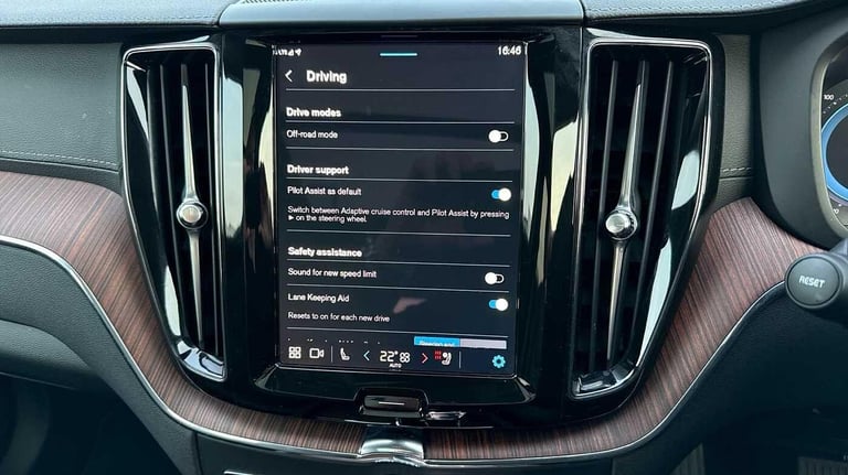 2024 Volvo XC60 Ultimate, B5 AWD Mild hybrid, Petrol, Dark ESTATE Petrol/Electric Hybrid Automatic