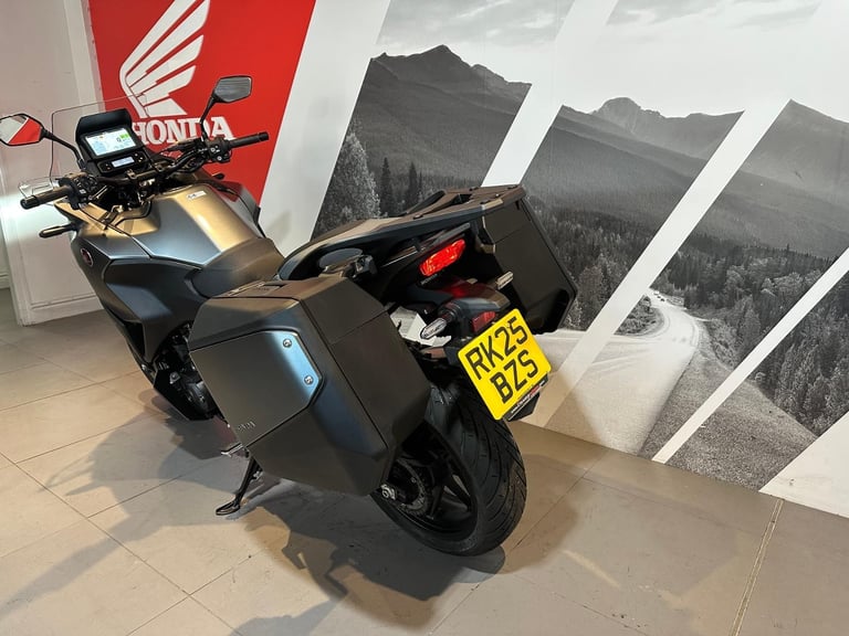 Honda NT 1100 DCT 2025 with 1644 miles + Panniers 