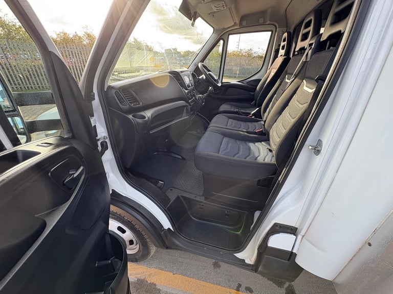 2022 Iveco Daily 3.0 35-160 euro6 twin rear wheel manual 15ft Luton box van 