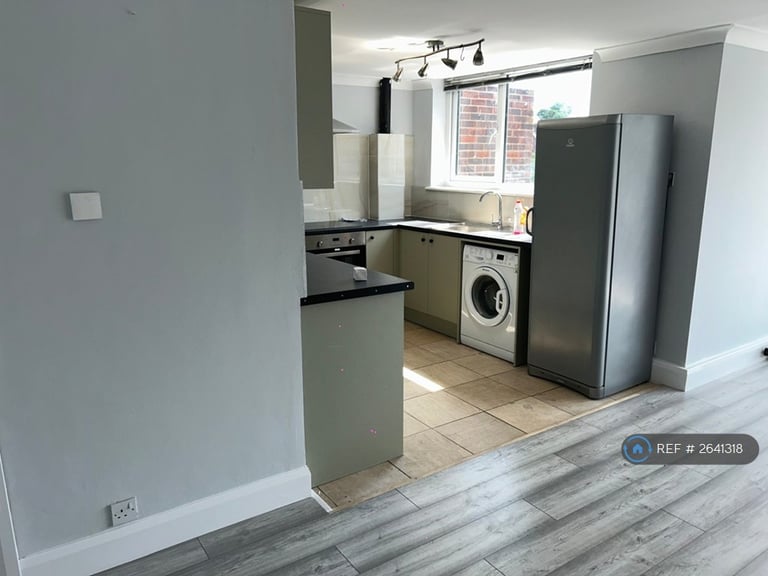 2 bedroom flat in Cherry Trees, Hartley, Longfield, DA3 (2 bed) (#2641318)