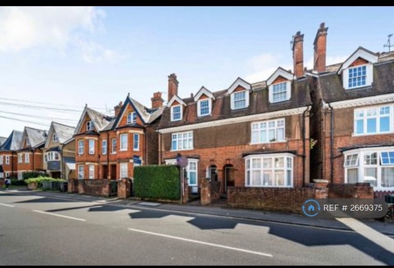 Studio flat in York Road, Guildford, GU1 (#2669375)