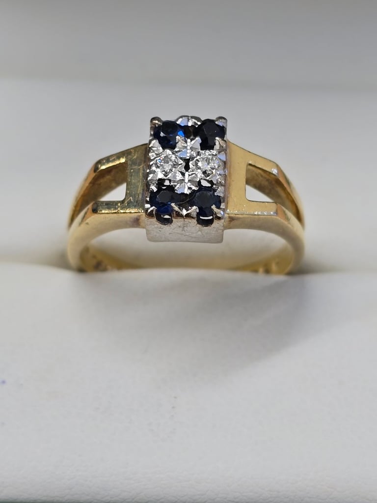 image for 18CT GOLD SAPPHIRE & DIAMOND RING