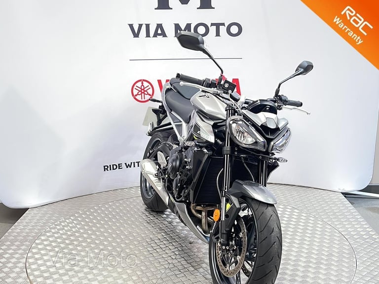 TRIUMPH STREET TRIPLE R - 2023 - 1800 miles