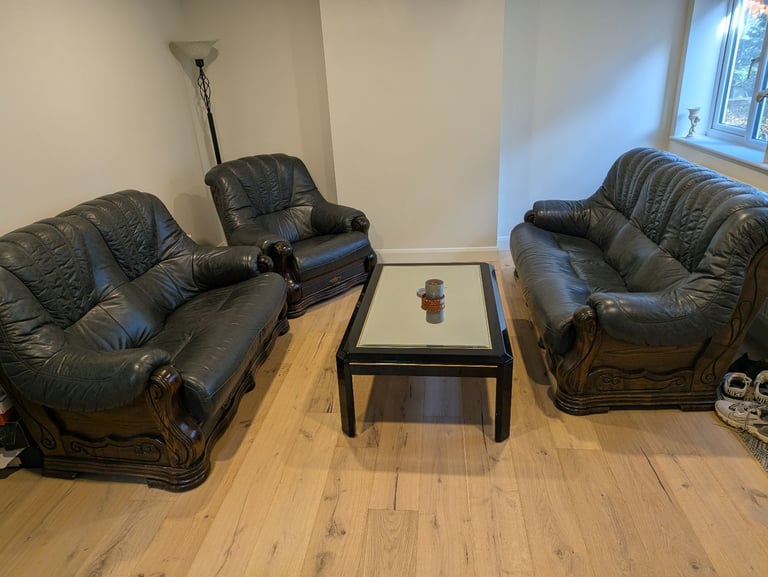 image for 3 piece Leather Sofa suite