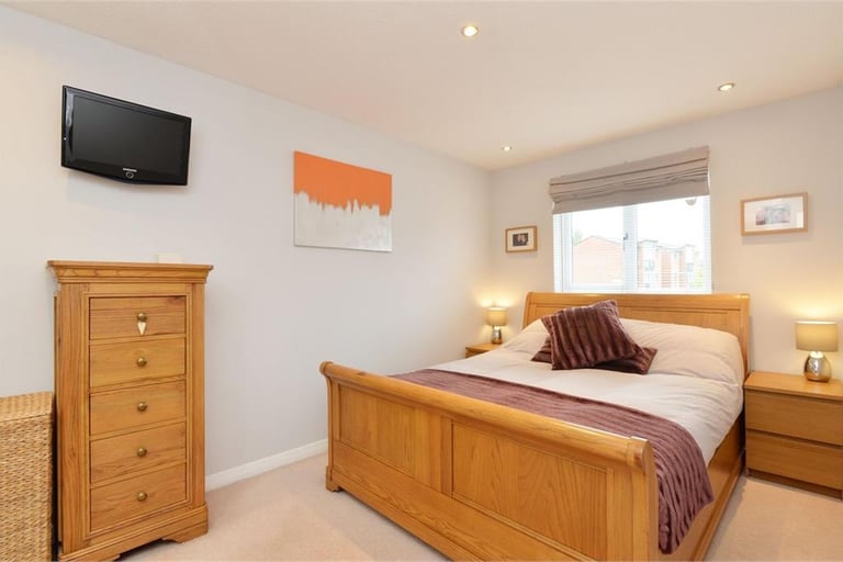 3 Bedroom Semi-detached House in Gyle, near Edinburgh Airport