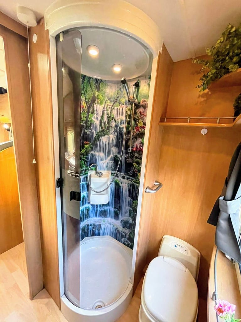 STUNNING Luxury Spacious Motorhome, 36k Miles! Full MOT, 6-Belts, Awning, Solar, Extras - ON SALE!