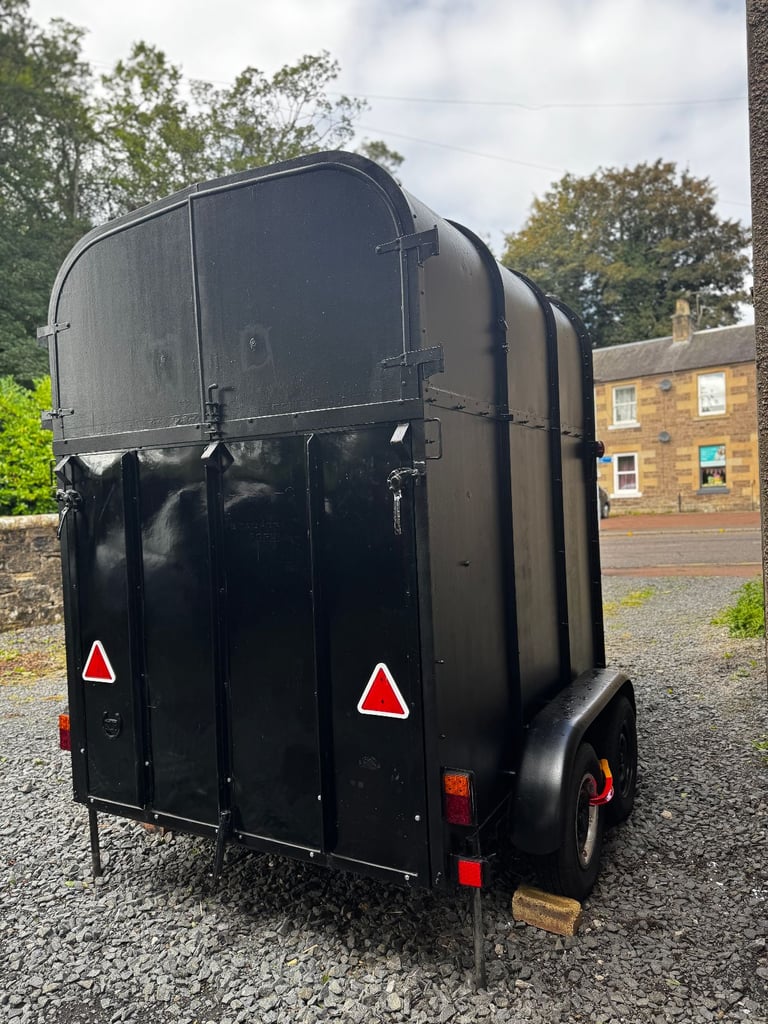 Converted Horsebox Hersteller: KNOTT Gmbh D 83125