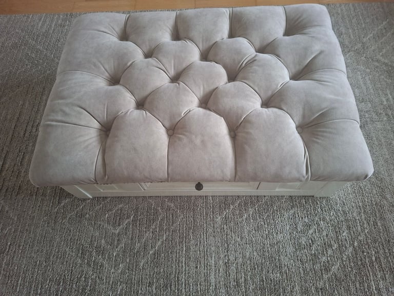 Stool/coffee table & curtains