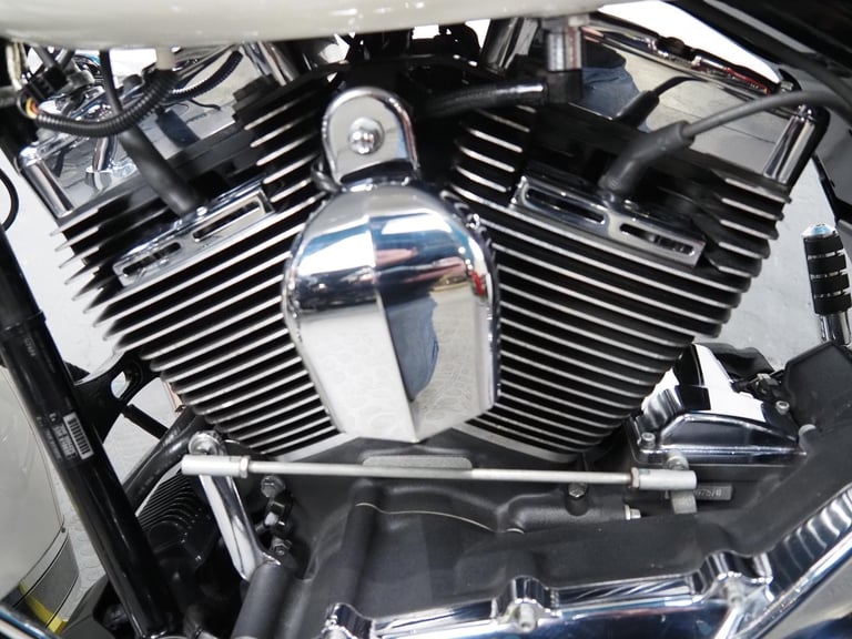 2014 Harley-Davidson FLHRC Roadking ,Stage 1 ,Vance & Hines ,some nice extras 