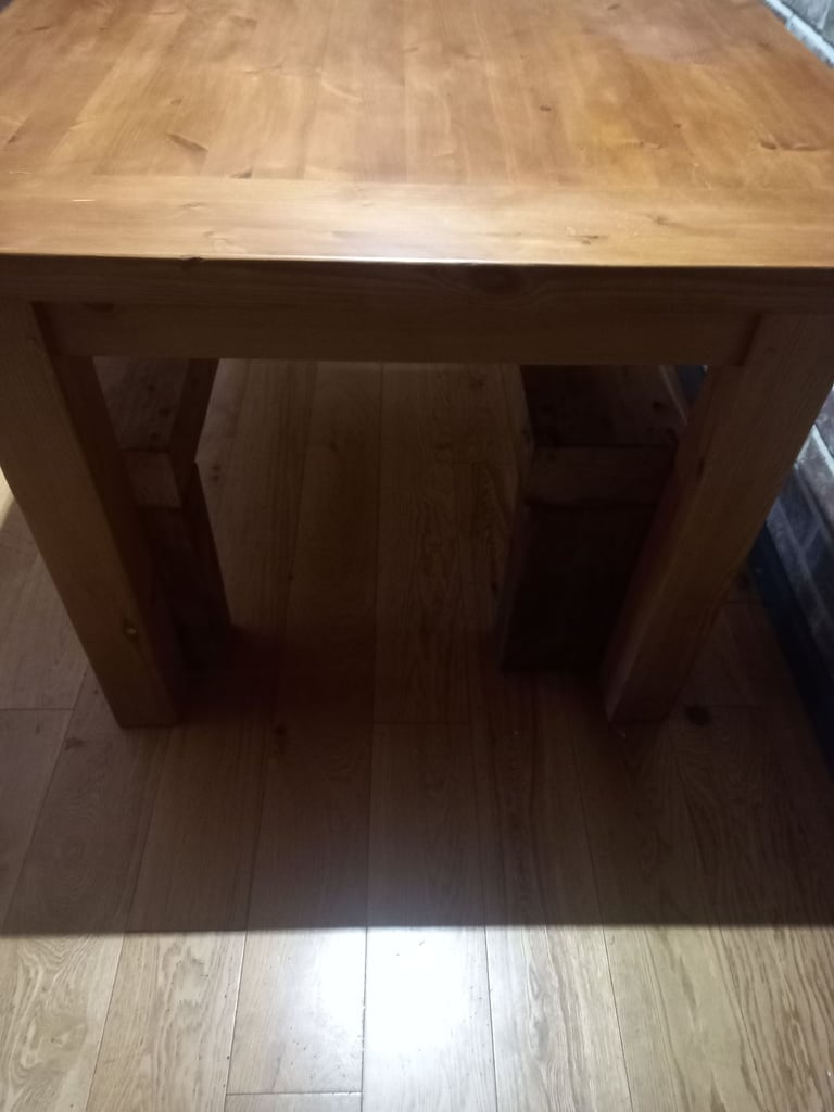 Pine farmhouse table with 2 benches and 2 carvers