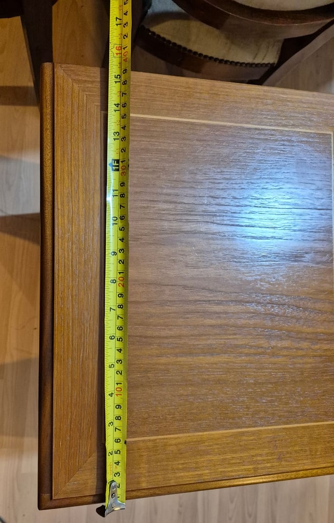 MEDIA CABINET/BEDSIDE TABLE. 