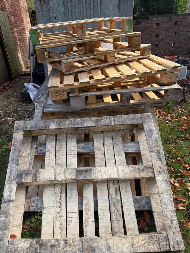 Lots of free oallets 