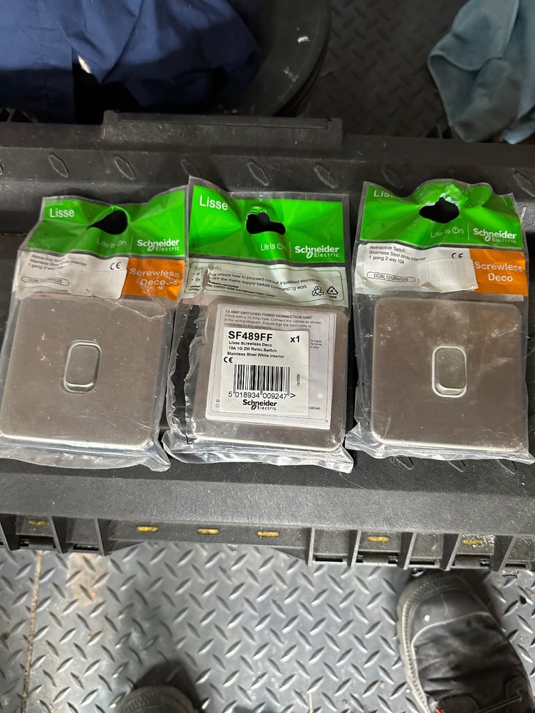 3 X Schneider Retractive Switches