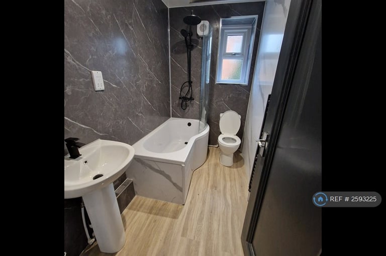 2 bedroom flat in Caroline Place, Prenton, CH43 (2 bed) (#2593225)