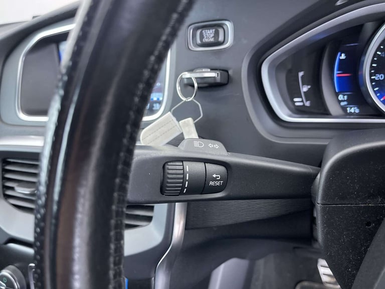 2015 Volvo V40 2.0 V40 R-Design Nav D2 5dr Hatchback Diesel Manual