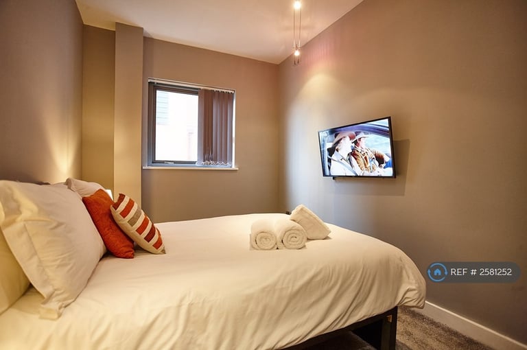 2 bedroom flat in Malta Street, Manchester, M4 (2 bed) (#2581252)