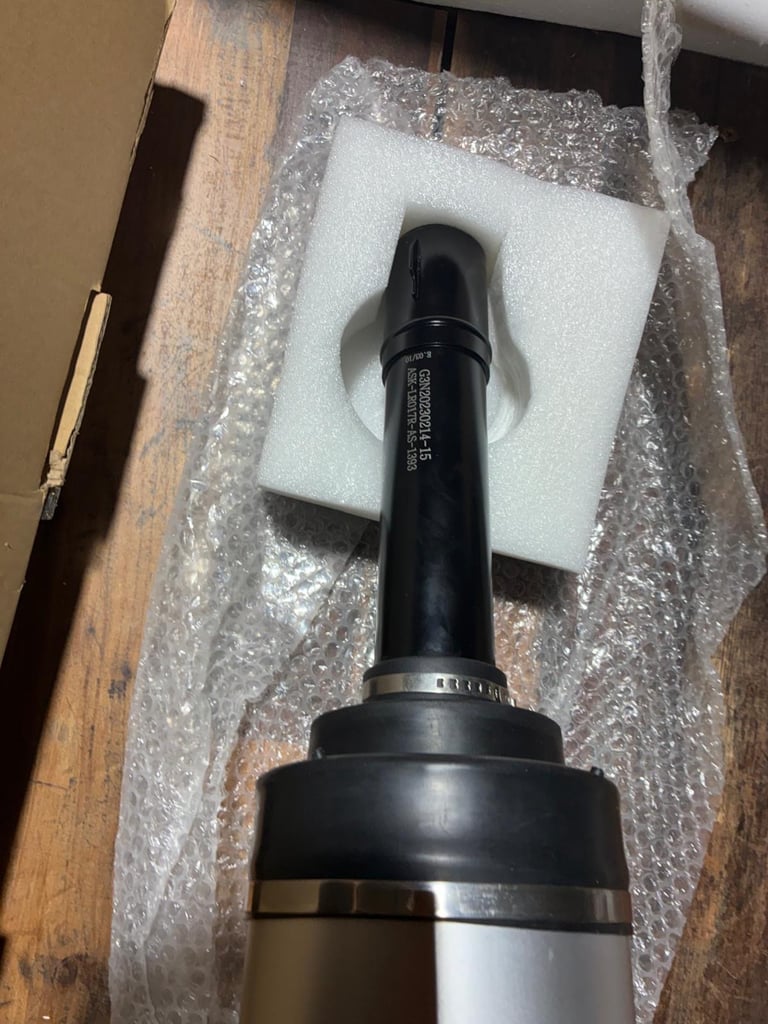 RANGE ROVER SPORT FRONT AIR SPRING STRUT- £ 100