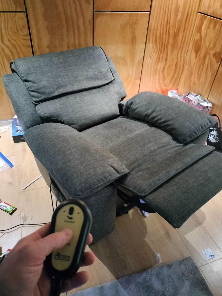 Rise and recliner armchair 