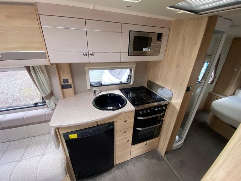 ELDDIS RAMBLER 18/4 - 2017 - ISLAND BED - 4 BERTH - MOVER - PRISTINE 