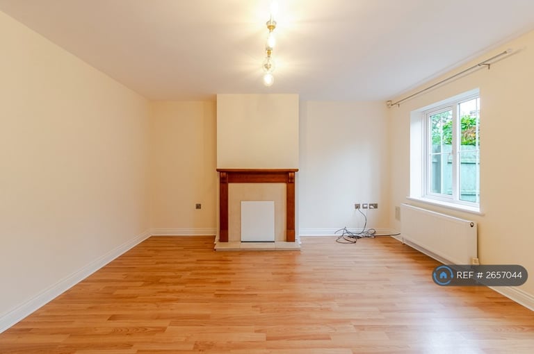 3 bedroom house in Saddlers Close, Fordingbridge, SP6 (3 bed) (#2657044)