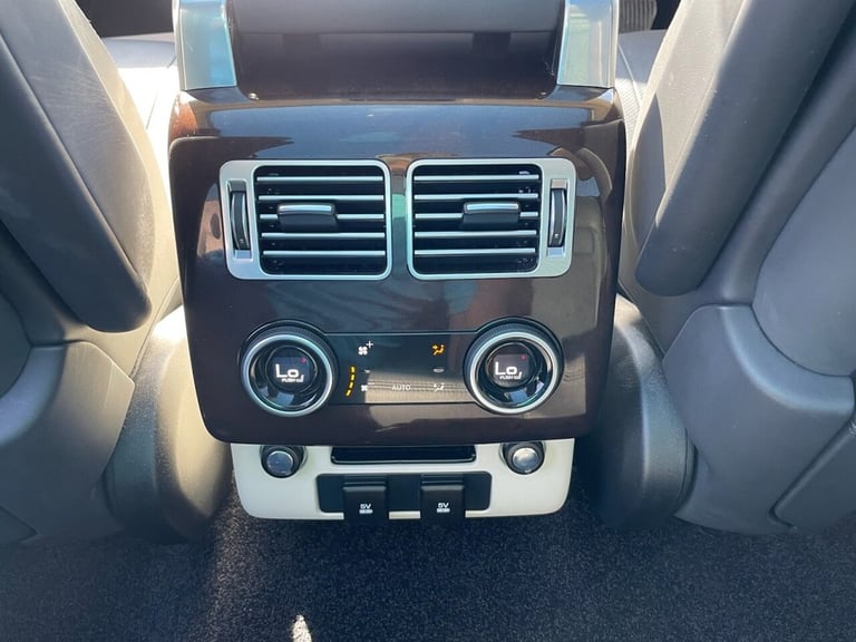 2019 Land Rover Range Rover 3.0 SD V6 Vogue black pack SUV 5dr Diesel Auto 4WD 275 bhp ESTATE Die...