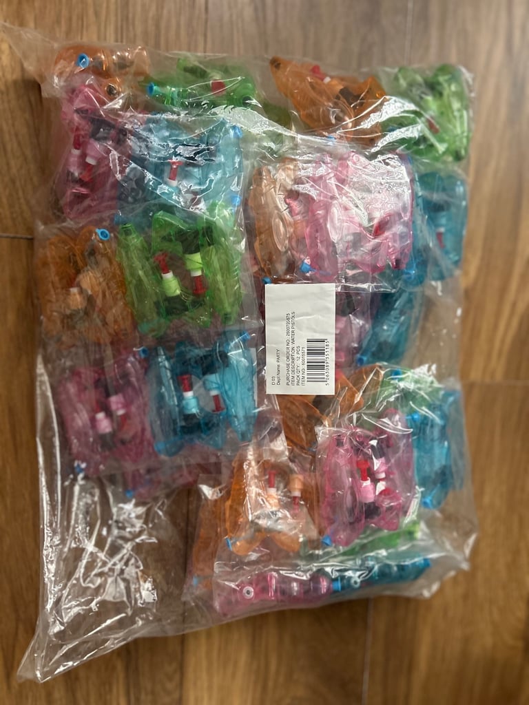 Brand new 96 pcs water pistols for kids 