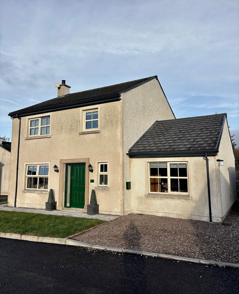Stunning New Build 4 Bedroom Detached Home For Rent