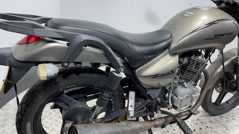 Zontes ZT 2012 20K RUNNING PROJECT BIKE SPARE OR REPAIR 125CC COMMUTER