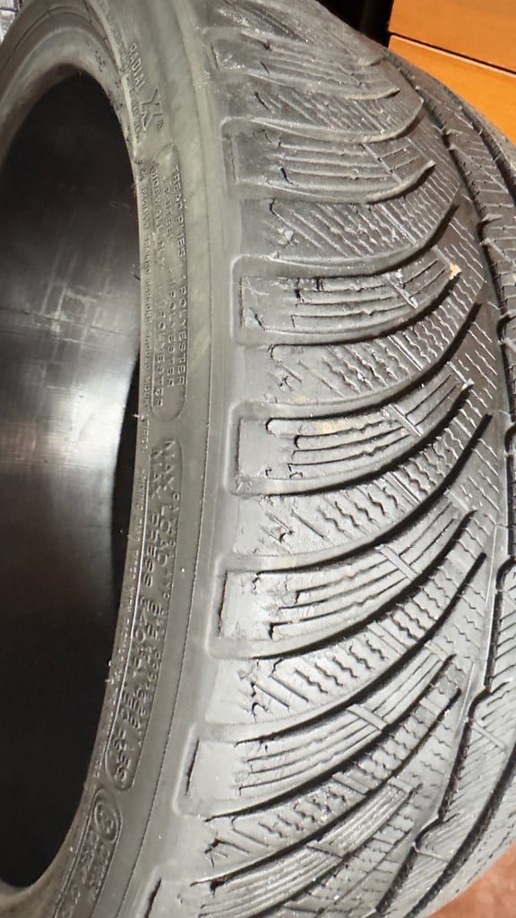 2 x 235/35 R19  91V Michelin Pilot Alpin