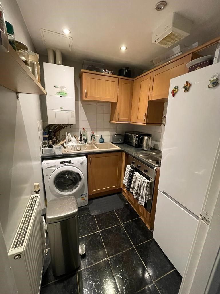 Room for Rent Near Glasgow City Centre - all bills included in rent.