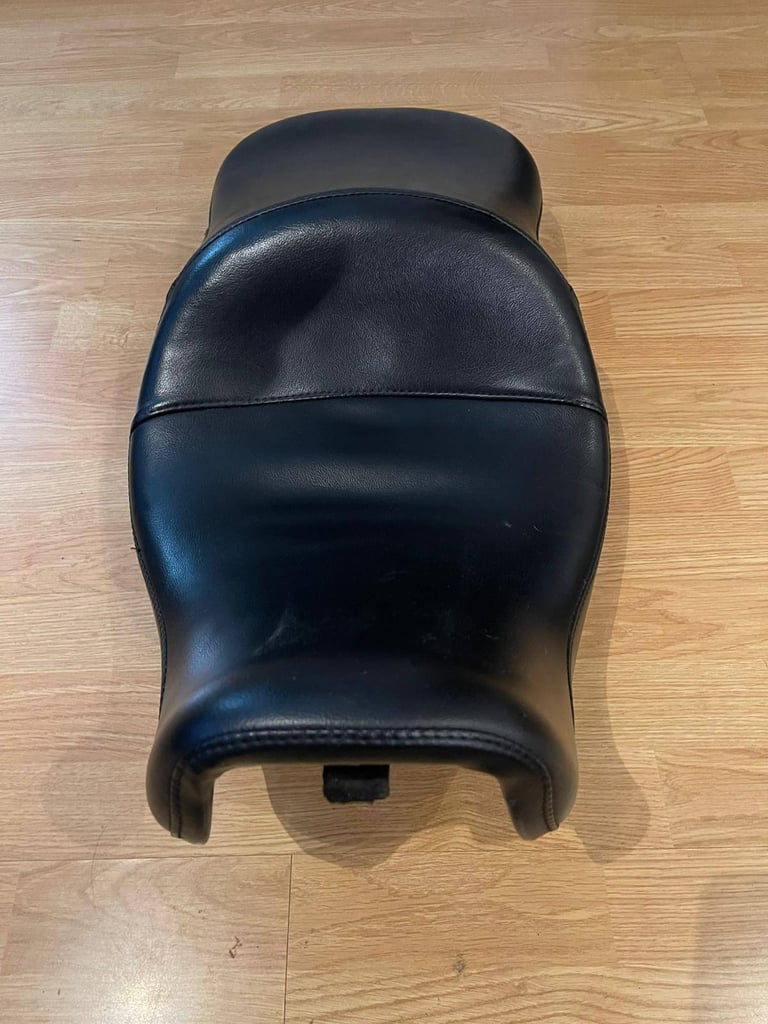 Le Pera maverick seat for harley dyna