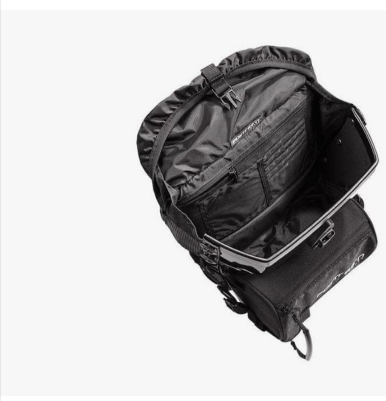 Point 65 n Boblebee  hard case waist bag blk new still for sale