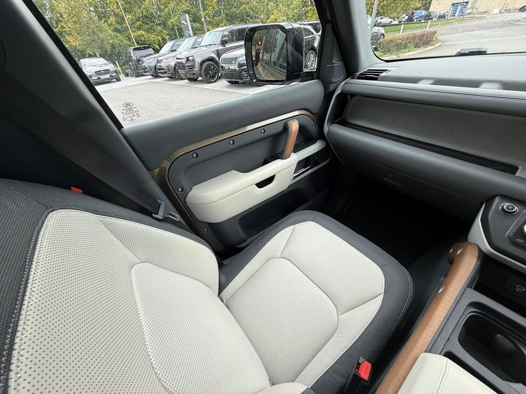 2022 Land Rover Defender 110 2.0 P400e 15.4kWh X-Dynamic HSE SUV 5dr Petrol Plug-in Hybrid Auto 4...