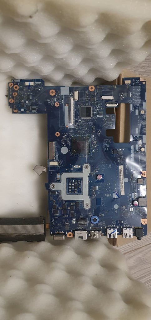 image for Lenove G500 laptop motherboard with heatsink(no fan) untested