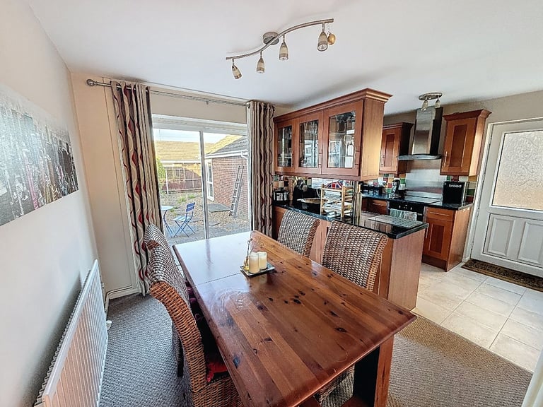 2 bedrooms in ROOM IN Braithwell Drive, Stoke-on-Trent, Staffordshire, ST2 7NT