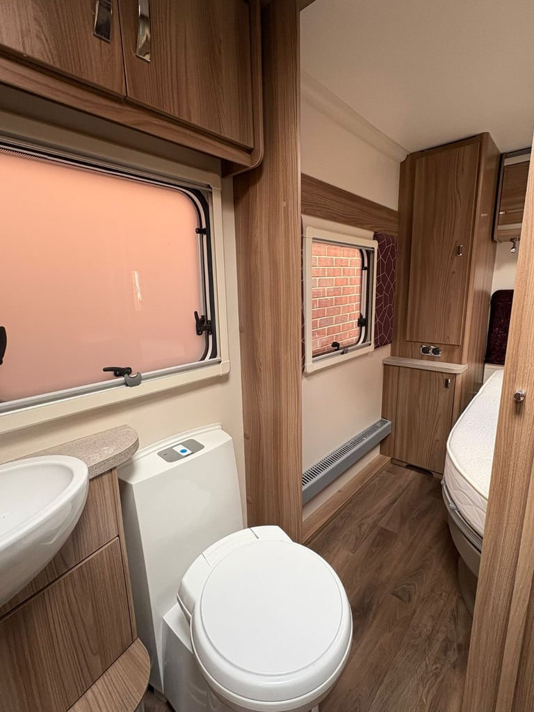 Swift Challenger 850 X L-Shaped Lounge, Recent Service, Motor Mover and Cycle Carrier