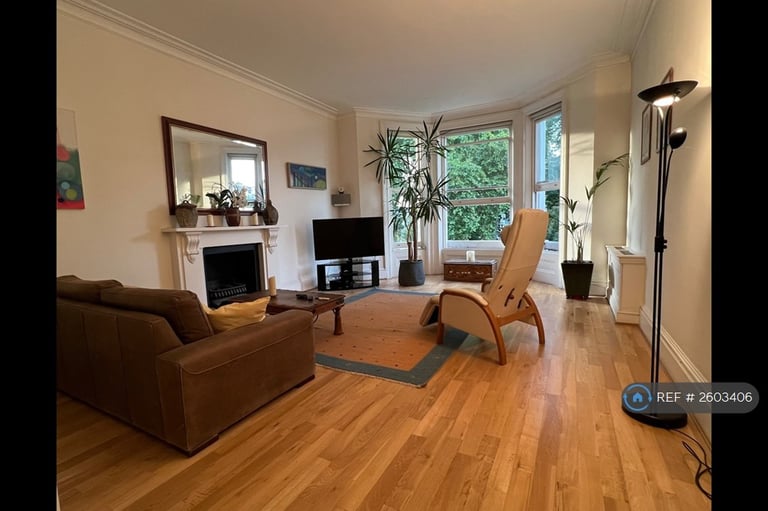 3 bedroom flat in Pembridge Square, London, W2 (3 bed) (#2603406)