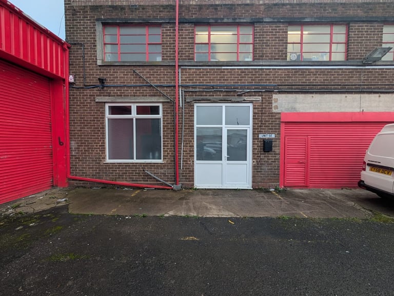 Perfect for small business start-ups, this unit is located in Dadsford Industrial Estate Stourbridge