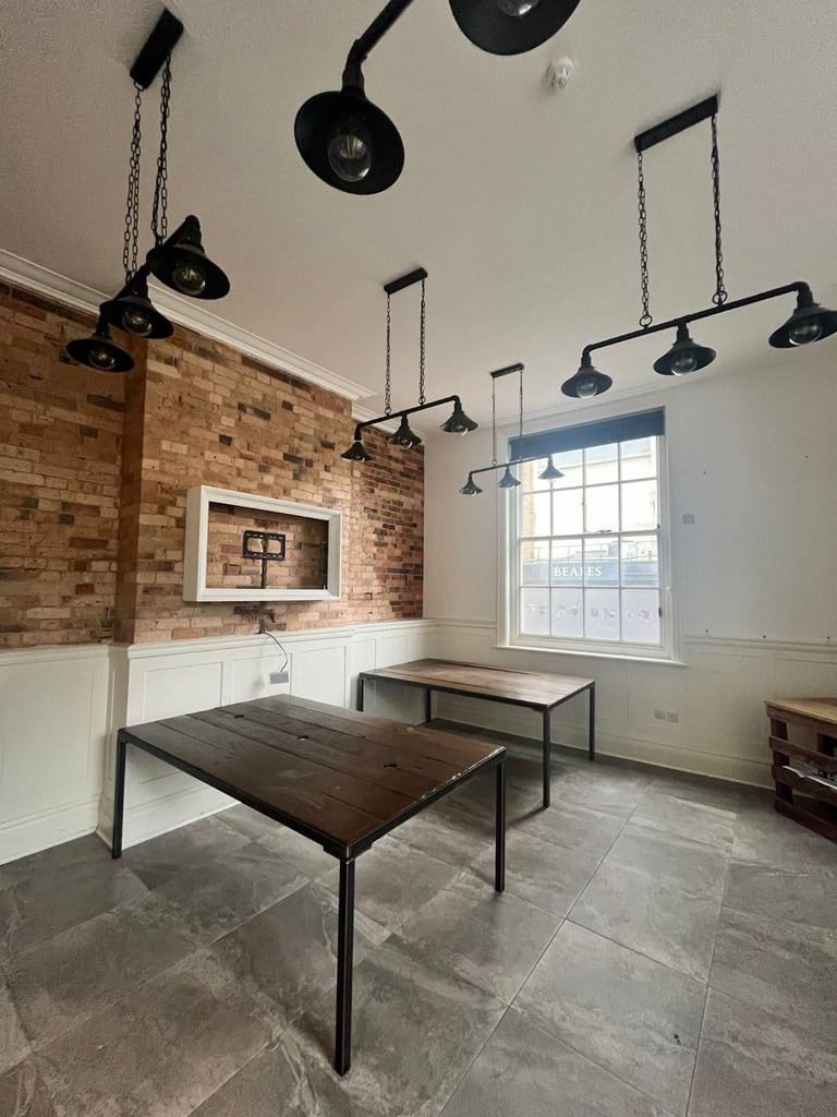 Office to rent £20psf