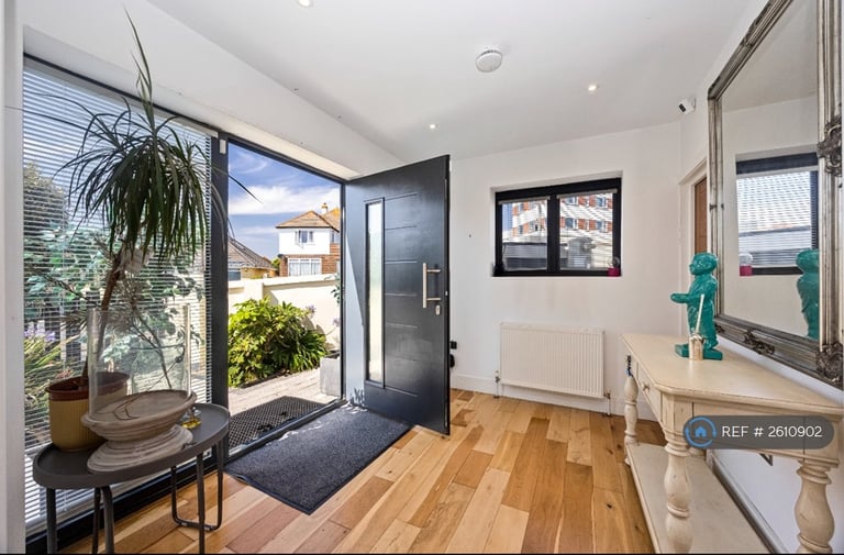 4 bedroom house in Marine Drive, Saltdean, Brighton, BN2 (4 bed) (#2610902)