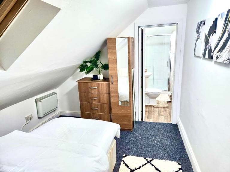 Beautiful Single Room Ensuite with FREE living space