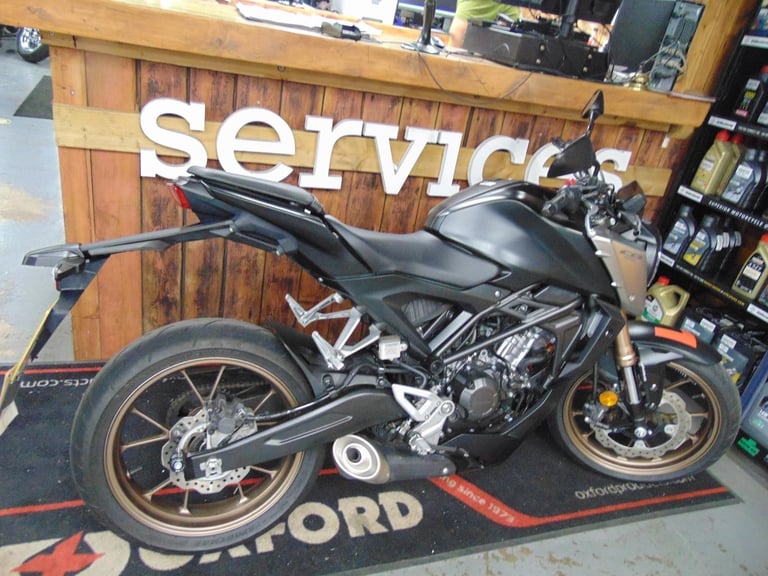 Honda CBF125NA-M CB125 2021 low miles splendid learner naked modern retro bike